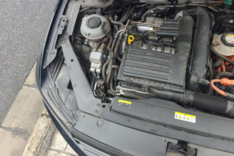 Used Volkswagen Magotan GTE Plug-in Hybrid 2022 GTE Luxury Model Engine Bay Right