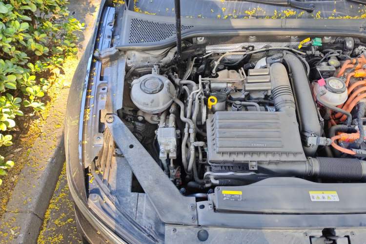 Used Volkswagen Magotan GTE Plug-in Hybrid 2022 GTE Luxury Model Engine Bay Right