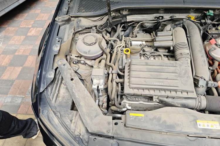 Used Volkswagen Magotan GTE Plug-in Hybrid 2022 GTE Luxury Model Engine Bay Right