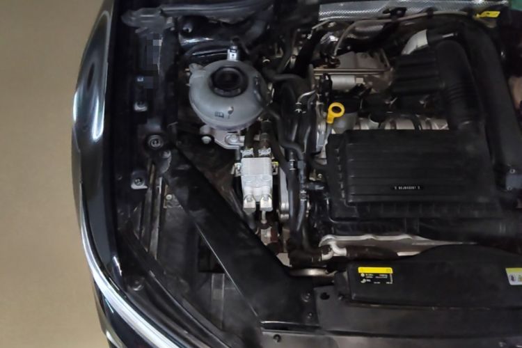 Used Volkswagen Magotan GTE Plug-in Hybrid 2022 GTE Luxury Model Engine Bay Right
