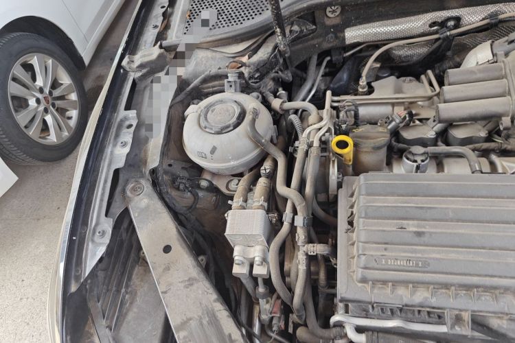 Used Volkswagen Magotan GTE Plug-in Hybrid 2022 GTE Luxury Model Engine Bay Right
