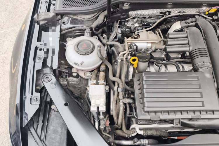 Used Volkswagen Magotan GTE Plug-in Hybrid 2022 GTE Luxury Model Engine Bay Right