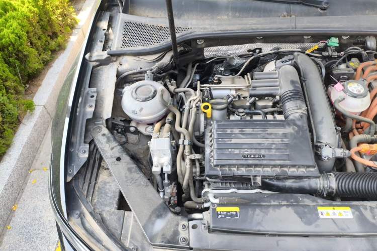 Used Volkswagen Magotan GTE Plug-in Hybrid 2022 GTE Luxury Model Engine Bay Right