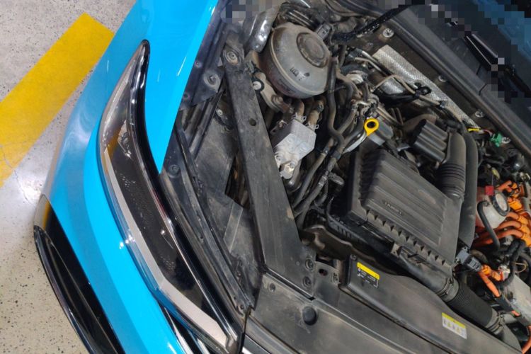 Used Volkswagen Magotan GTE Plug-in Hybrid 2022 GTE Luxury Model Engine Bay Right
