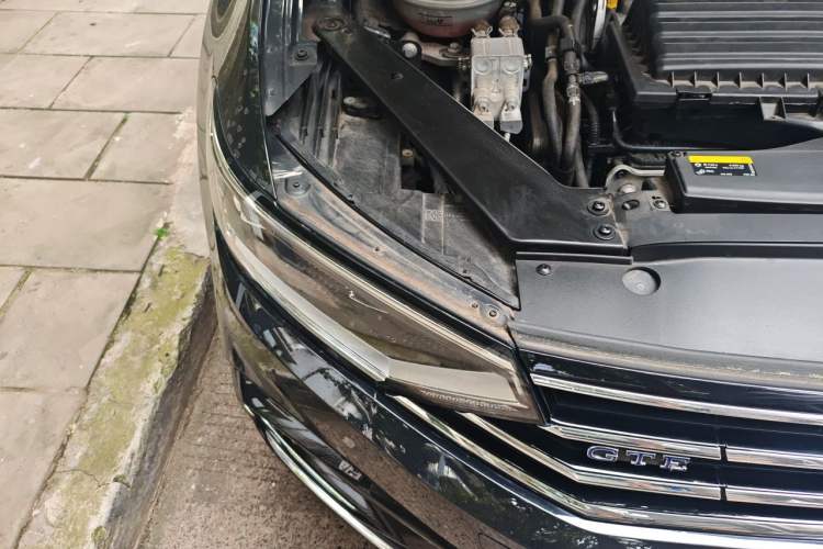 Used Volkswagen Magotan GTE Plug-in Hybrid 2022 GTE Luxury Model Engine Bay Right