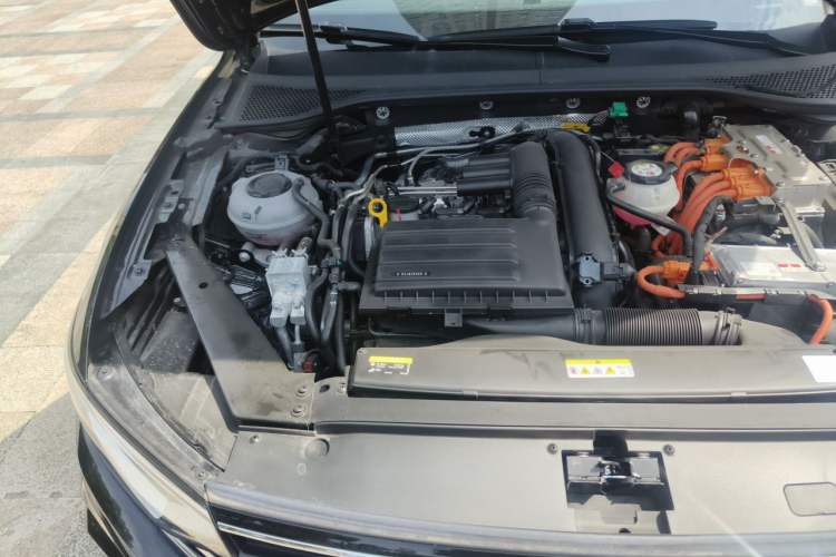 Used Volkswagen Magotan GTE Plug-in Hybrid 2022 GTE Luxury Model Engine Bay Right
