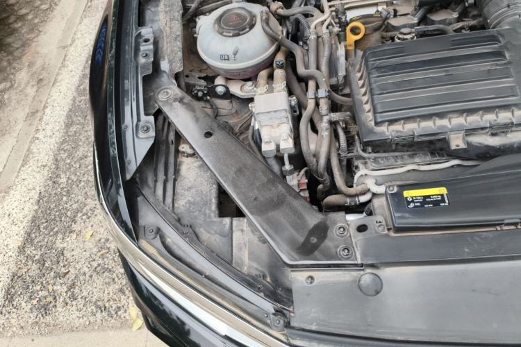 Used Volkswagen Magotan GTE Plug-in Hybrid 2022 GTE Luxury Model Engine Bay Right