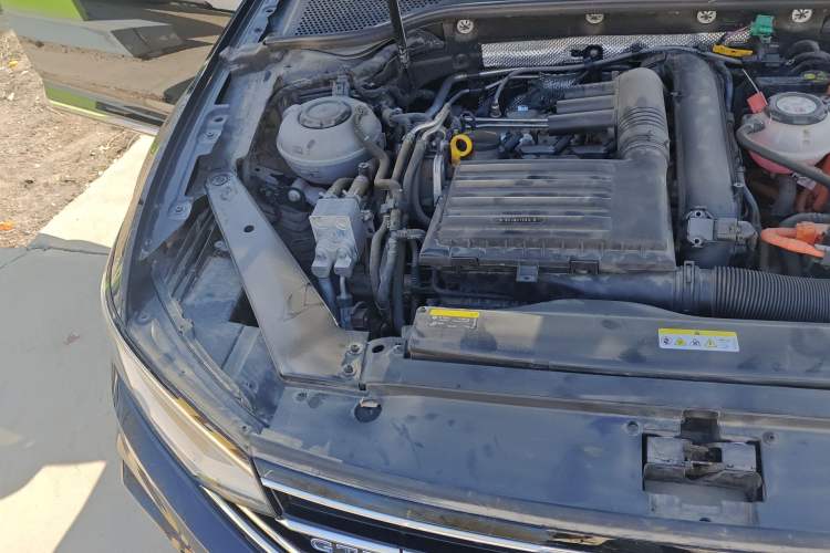 Used Volkswagen Magotan GTE Plug-in Hybrid 2022 GTE Luxury Model Engine Bay Right