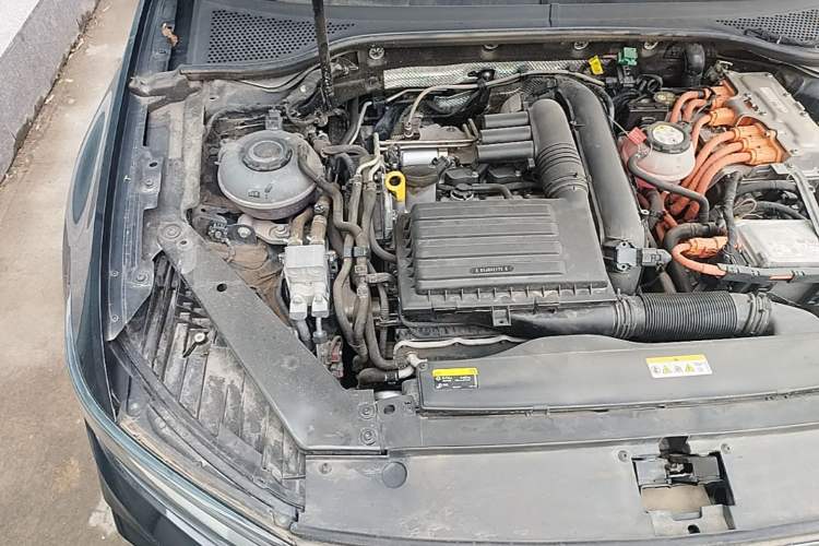 Used Volkswagen Magotan GTE Plug-in Hybrid 2022 GTE Prestige Model Engine Bay Right