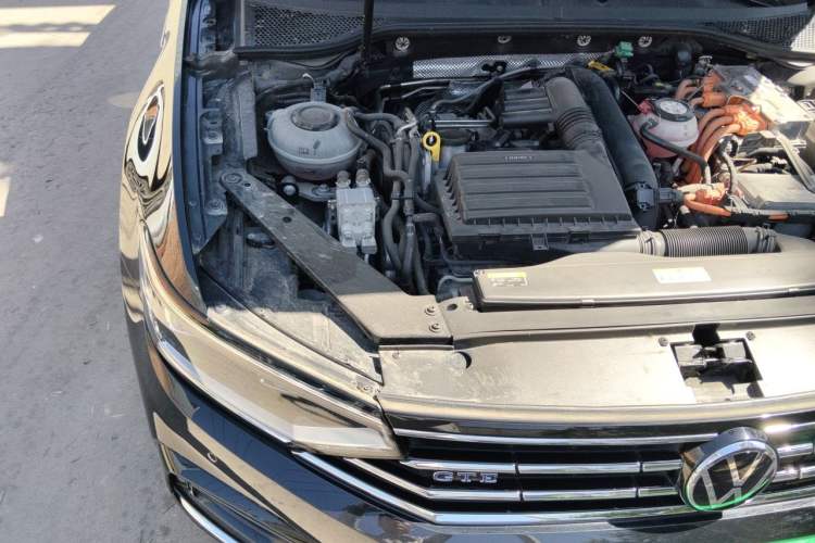 Used Volkswagen Magotan GTE Plug-in Hybrid 2022 GTE Luxury Model Engine Bay Right