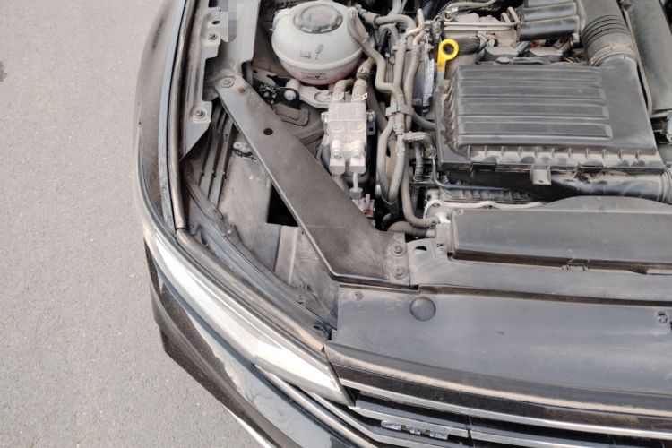 Used Volkswagen Magotan GTE Plug-in Hybrid 2022 GTE Luxury Model Engine Bay Right