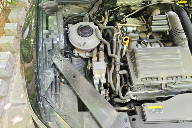 Used Volkswagen Magotan GTE Plug-in Hybrid 2022 GTE Luxury Model Engine Bay Right