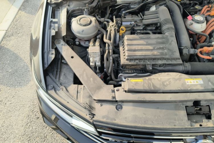 Used Volkswagen Magotan GTE Plug-in Hybrid 2022 GTE Luxury Model Engine Bay Right