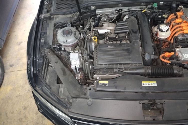Used Volkswagen Magotan GTE Plug-in Hybrid 2022 GTE Luxury Model Engine Bay Right