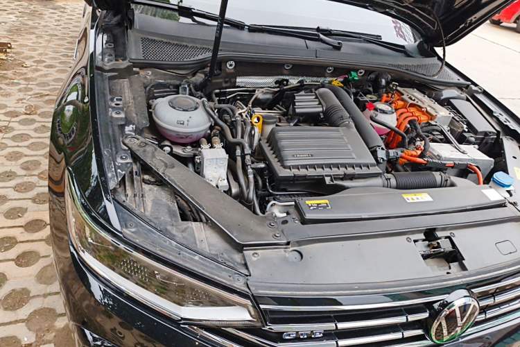 Used Volkswagen Magotan GTE Plug-in Hybrid 2022 GTE Luxury Model Engine Bay Right