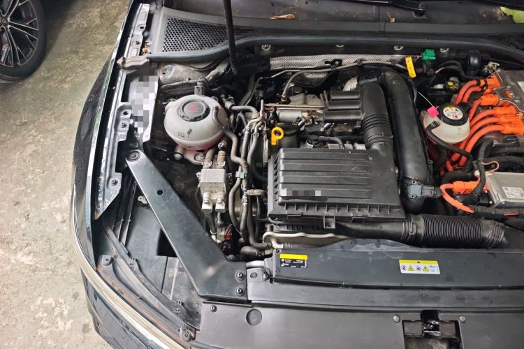 Used Volkswagen Magotan GTE Plug-in Hybrid 2022 GTE Luxury Model Engine Bay Right