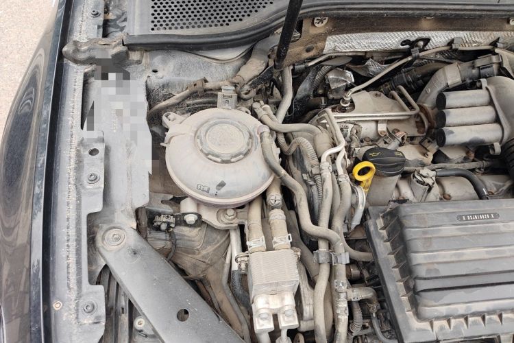 Used Volkswagen Magotan GTE Plug-in Hybrid 2022 GTE Luxury Model Engine Bay Right
