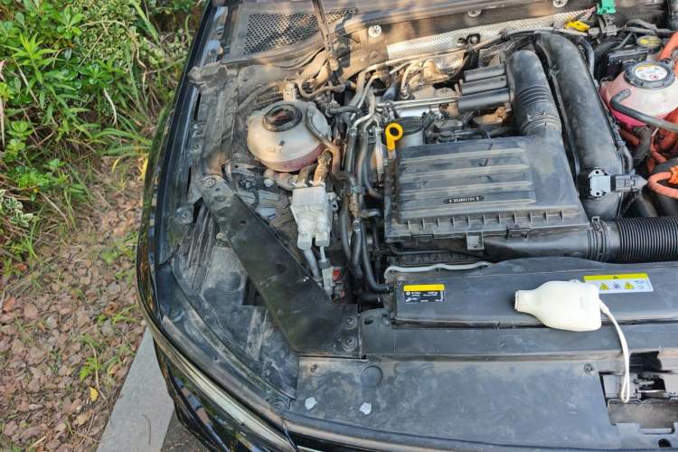 Used Volkswagen Magotan GTE Plug-in Hybrid 2022 GTE Luxury Model Engine Bay Right