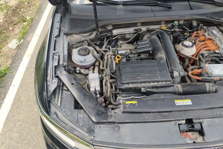 Used Volkswagen Magotan GTE Plug-in Hybrid 2022 GTE Luxury Model Engine Bay Right