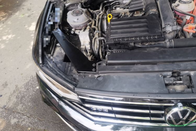 Used Volkswagen Magotan GTE Plug-in Hybrid 2022 GTE Luxury Model Engine Bay Right