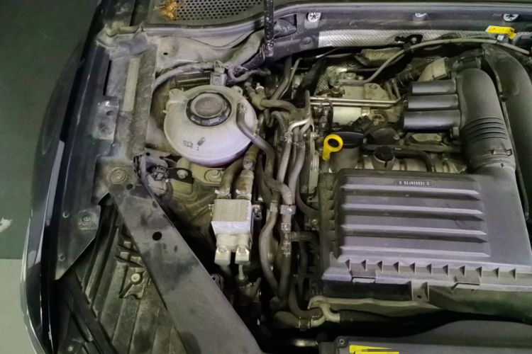 Used Volkswagen Magotan GTE Plug-in Hybrid 2022 GTE Prestige Model Engine Bay Right