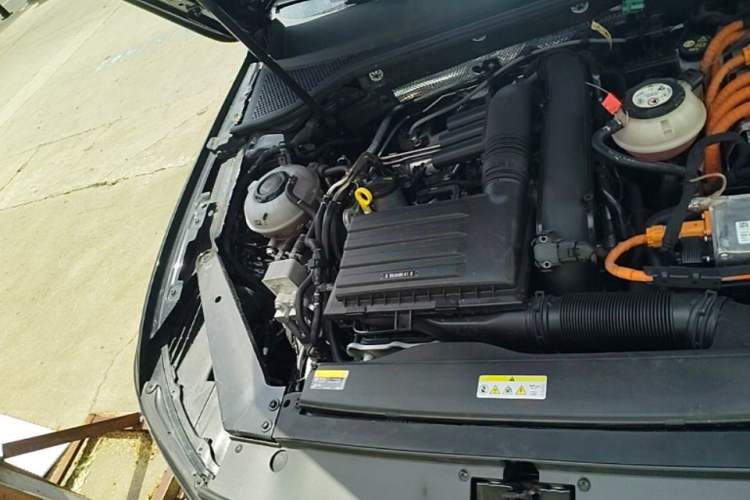 Used Volkswagen Magotan GTE Plug-in Hybrid 2022 GTE Luxury Model Engine Bay Right
