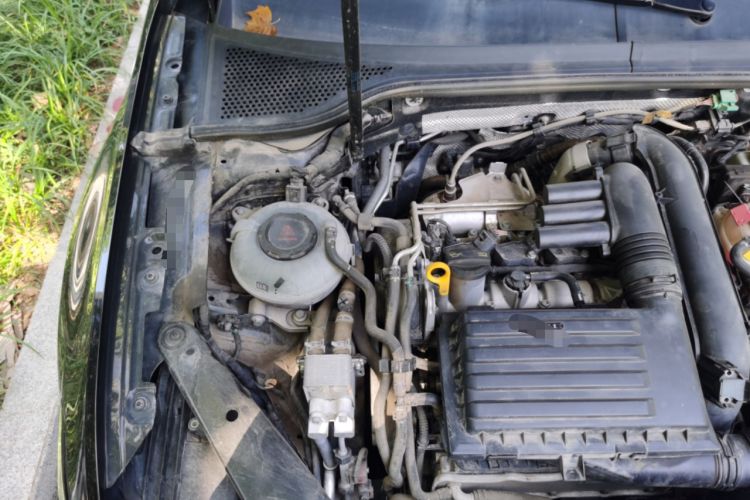 Used Volkswagen Magotan GTE Plug-in Hybrid 2022 GTE Luxury Model Engine Bay Right