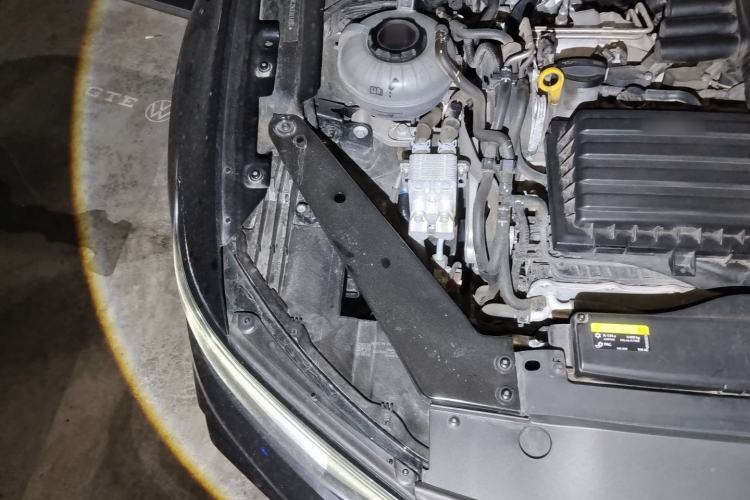 Used Volkswagen Magotan GTE Plug-in Hybrid 2022 GTE Luxury Model Engine Bay Right