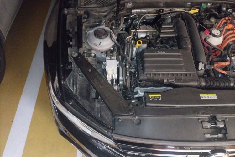 Used Volkswagen Magotan GTE Plug-in Hybrid 2022 GTE Luxury Model Engine Bay Right
