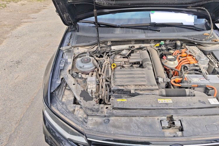 Used Volkswagen Magotan GTE Plug-in Hybrid 2022 GTE Luxury Model Engine Bay Right