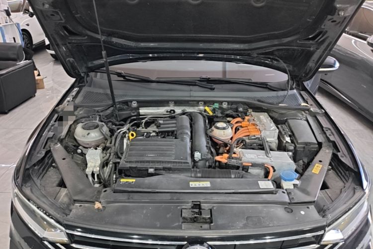 Used Volkswagen Magotan GTE Plug-in Hybrid 2022 GTE Luxury Model Engine Bay