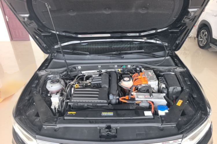Used Volkswagen Magotan GTE Plug-in Hybrid 2022 GTE Luxury Model Engine Bay