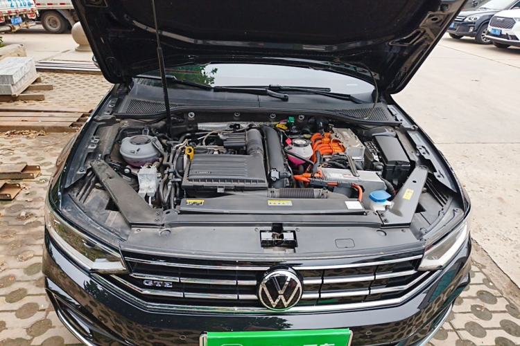 Used Volkswagen Magotan GTE Plug-in Hybrid 2022 GTE Luxury Model Engine Bay
