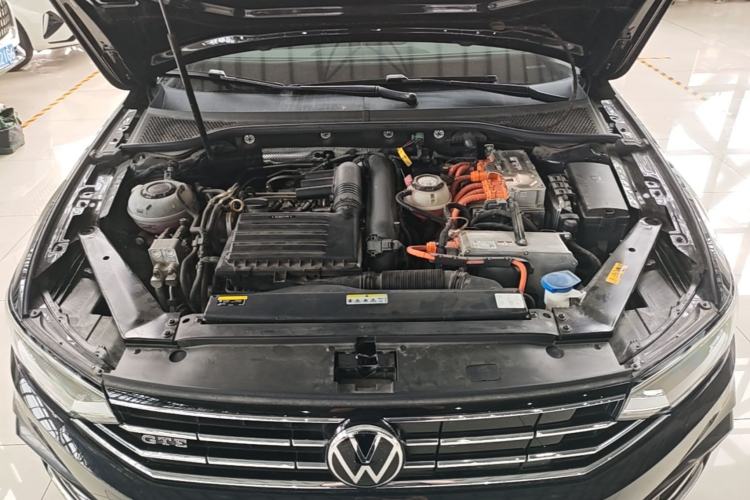 Used Volkswagen Magotan GTE Plug-in Hybrid 2022 GTE Luxury Model Engine Bay