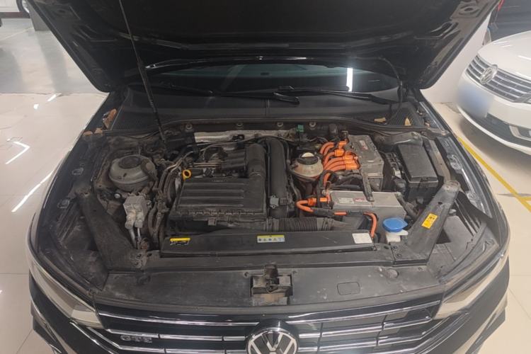Used Volkswagen Magotan GTE Plug-in Hybrid 2022 GTE Luxury Model Engine Bay