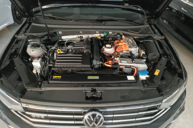 Used Volkswagen Magotan GTE Plug-in Hybrid 2022 GTE Luxury Model Engine Bay