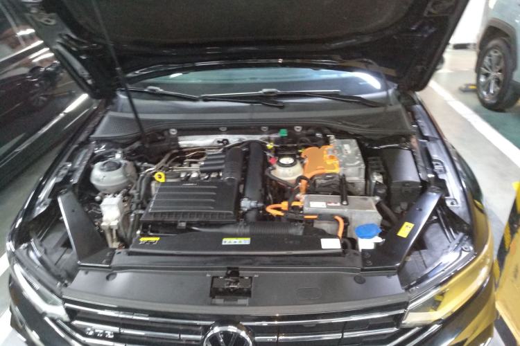 Used Volkswagen Magotan GTE Plug-in Hybrid 2022 GTE Luxury Model Engine Bay