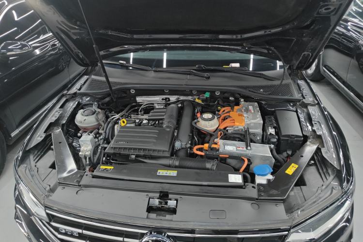 Used Volkswagen Magotan GTE Plug-in Hybrid 2022 GTE Luxury Model Engine Bay