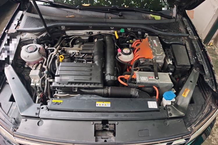 Used Volkswagen Magotan GTE Plug-in Hybrid 2022 GTE Luxury Model Engine Bay
