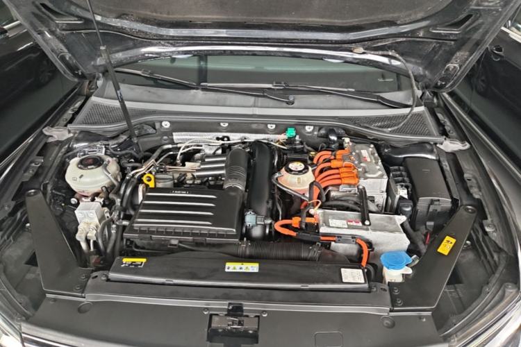 Used Volkswagen Magotan GTE Plug-in Hybrid 2022 GTE Luxury Model Engine Bay