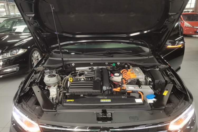 Used Volkswagen Magotan GTE Plug-in Hybrid 2022 GTE Luxury Model Engine Bay
