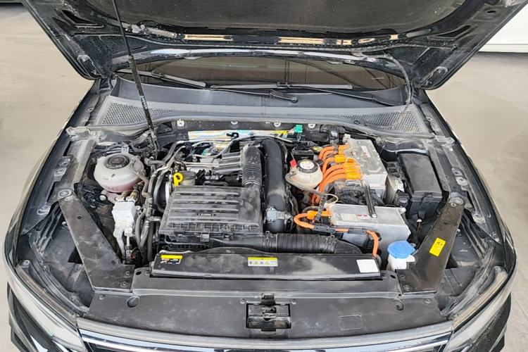 Used Volkswagen Magotan GTE Plug-in Hybrid 2022 GTE Luxury Model Engine Bay