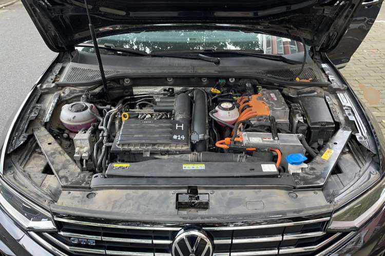 Used Volkswagen Magotan GTE Plug-in Hybrid 2022 GTE Luxury Model Engine Bay