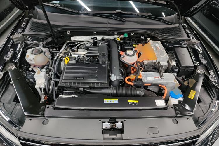 Used Volkswagen Magotan GTE Plug-in Hybrid 2022 GTE Luxury Model Engine Bay