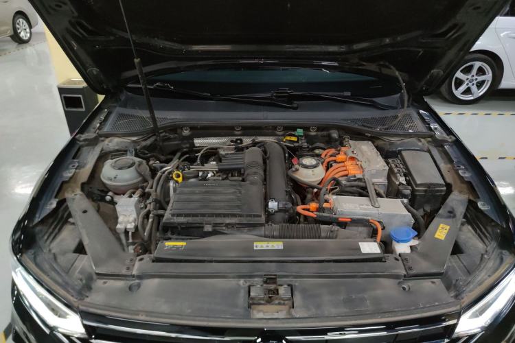 Used Volkswagen Magotan GTE Plug-in Hybrid 2022 GTE Luxury Model Engine Bay