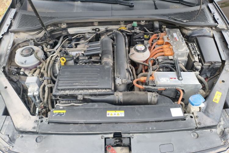 Used Volkswagen Magotan GTE Plug-in Hybrid 2022 GTE Luxury Model Engine Bay