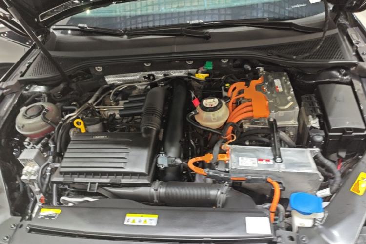 Used Volkswagen Magotan GTE Plug-in Hybrid 2022 GTE Luxury Model Engine Bay