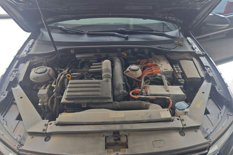 Used Volkswagen Magotan GTE Plug-in Hybrid 2022 GTE Luxury Model Engine Bay