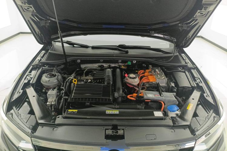 Used Volkswagen Magotan GTE Plug-in Hybrid 2022 GTE Luxury Model Engine Bay