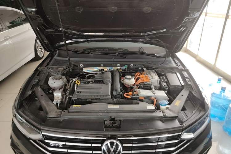 Used Volkswagen Magotan GTE Plug-in Hybrid 2022 GTE Luxury Model Engine Bay